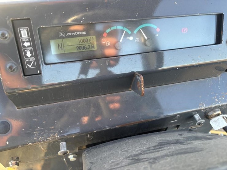 2020-deere-210l-image-36