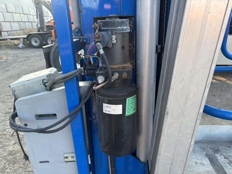 upright-068002-101-man-lift-image-10