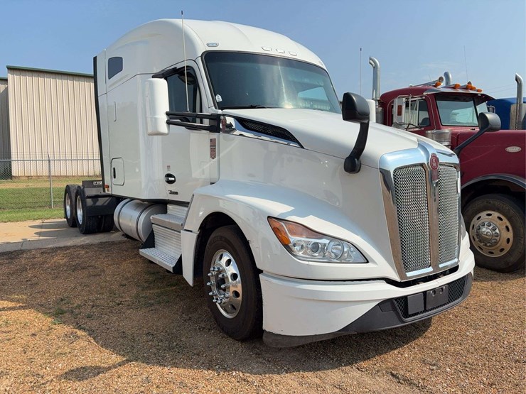 2022-kenworth-t680-image-2