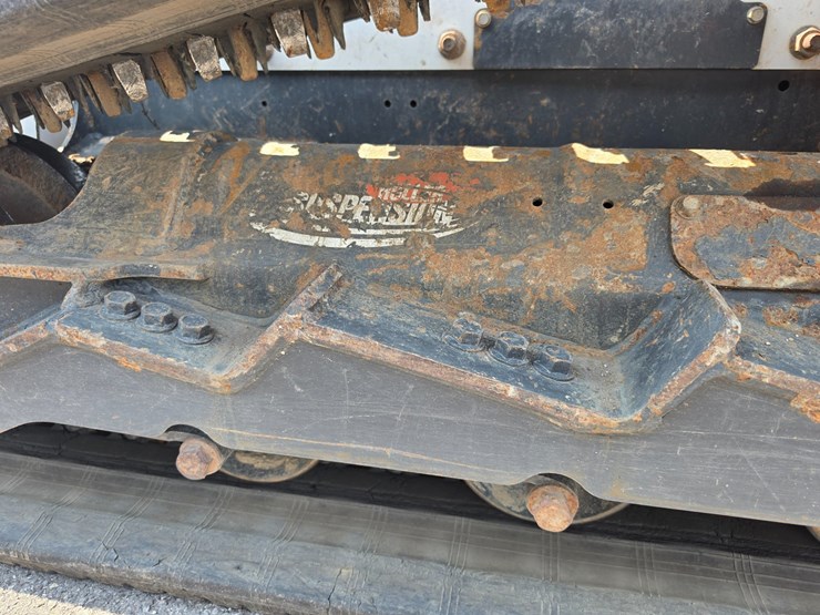 2023-bobcat-t770-image-42