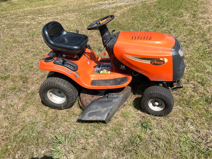 #7977-•-ariens-riding-lawn-mower-image-5