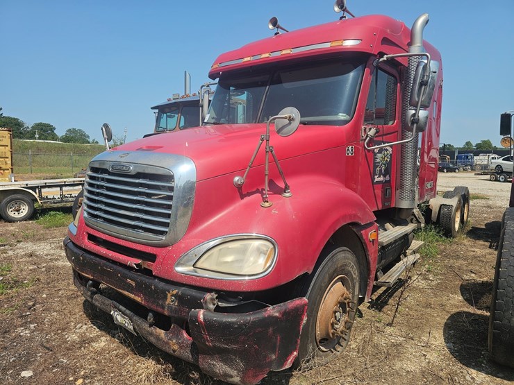 2003-freightliner-columbia-120-image-1