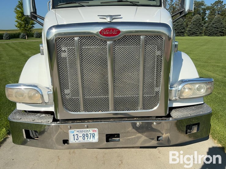 2019-peterbilt-567-image-12