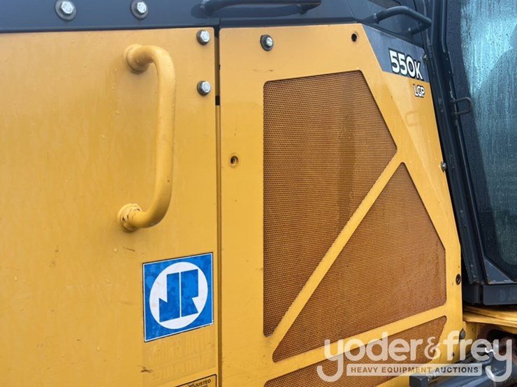 2016-deere-550k-image-13