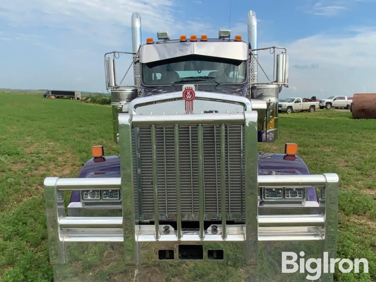 2025-kenworth-w900-image-6