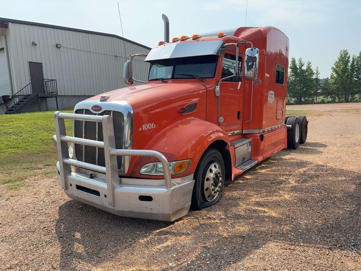 2012-peterbilt-386-image-1
