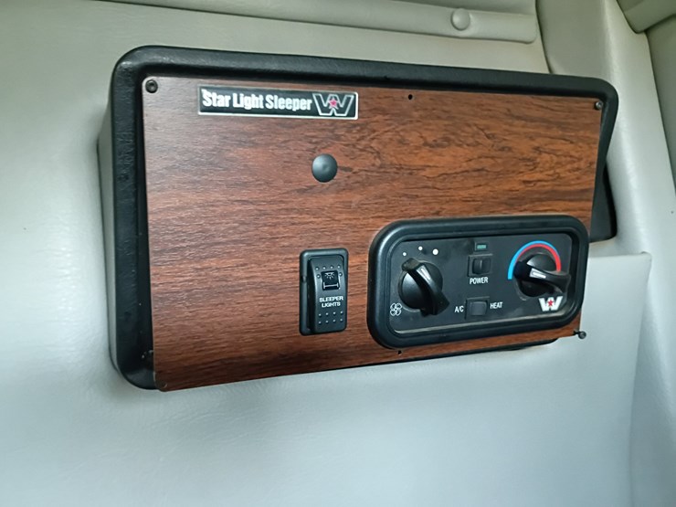 2014-western-star-4900-image-70