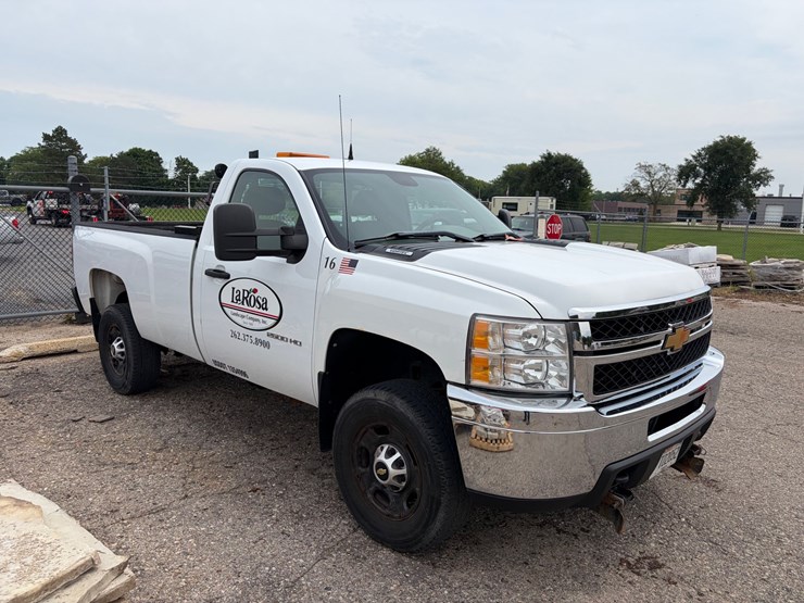 2012-chevrolet-3500-image-3