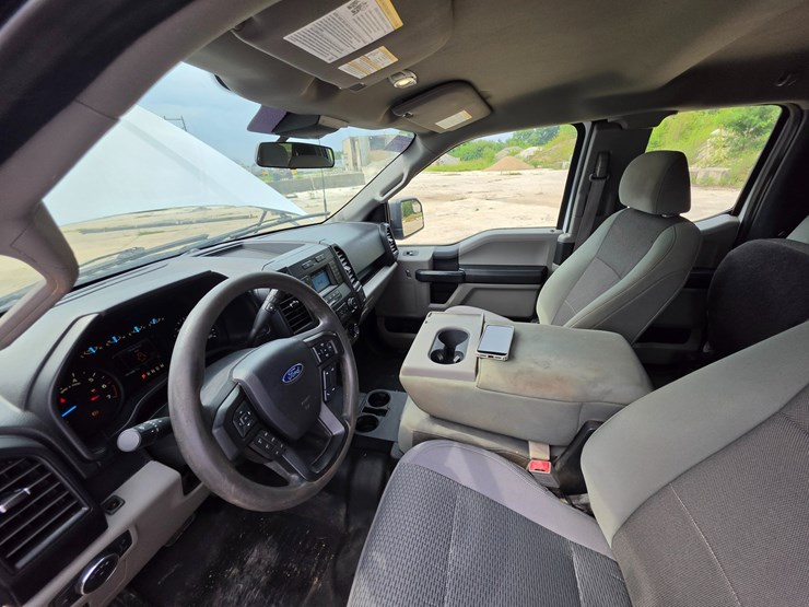 2020-ford-f150-image-32