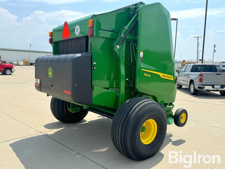 2024-john-deere-561m-image-5