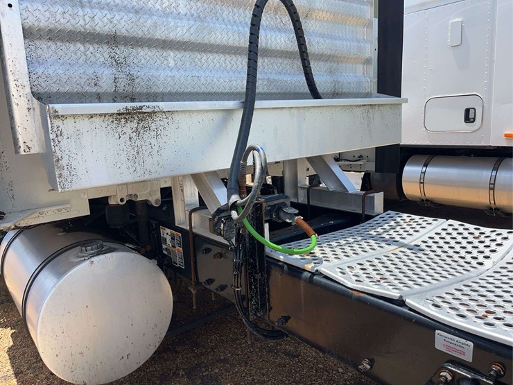 2022-kenworth-t680-image-5