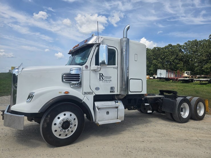 2017-freightliner-122sd-image-3