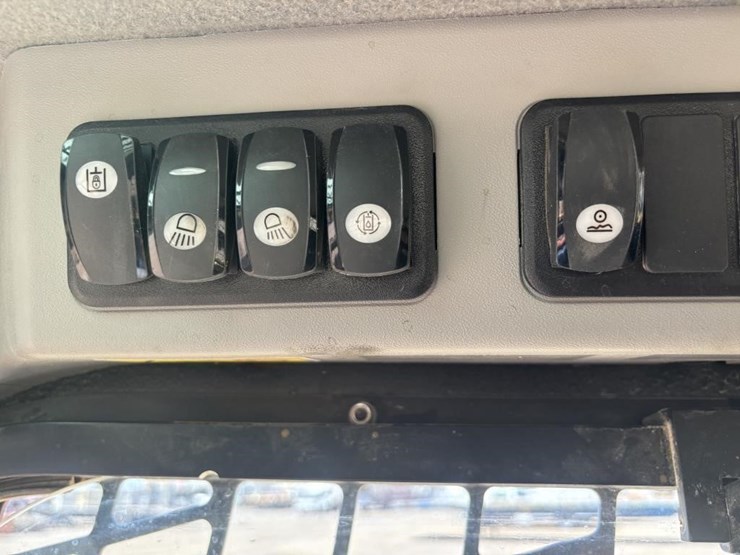 2019-caterpillar-272d2-image-31