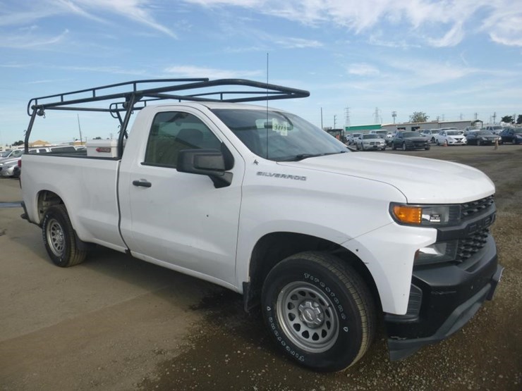 2019-chevrolet-1500-image-2