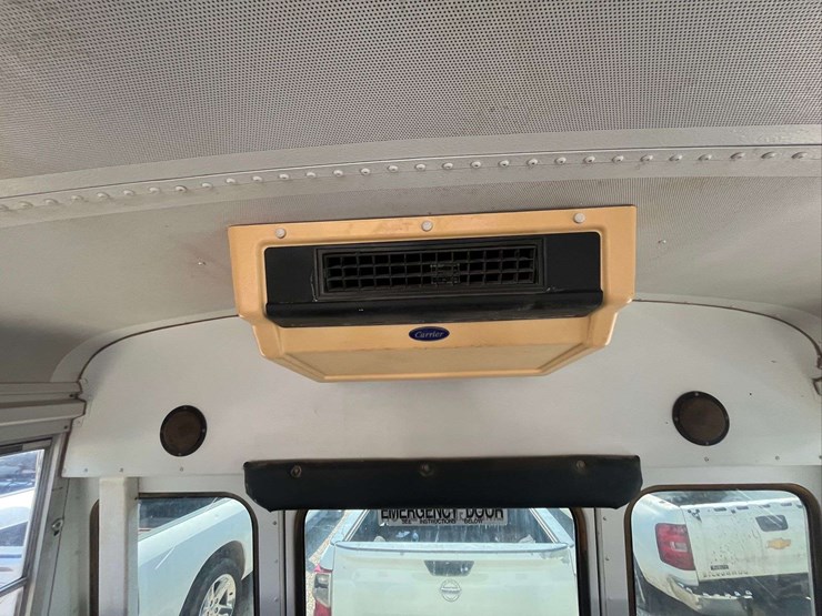 2001-chevrolet-express-bus-image-16