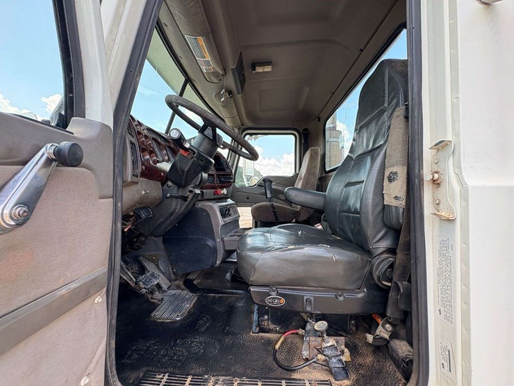 2005-mack-chn613-image-14