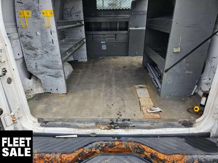 2010-ford-cargo-image-18