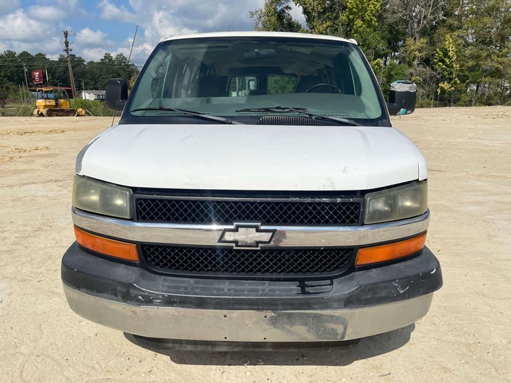 2005-chevrolet-express-3500-image-5