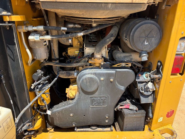 2020-caterpillar-299d3-image-30