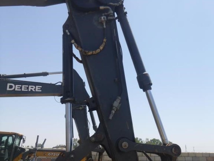 2011-deere-225d-lc-image-28