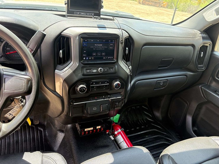 2021-chevrolet-3500hd-image-16