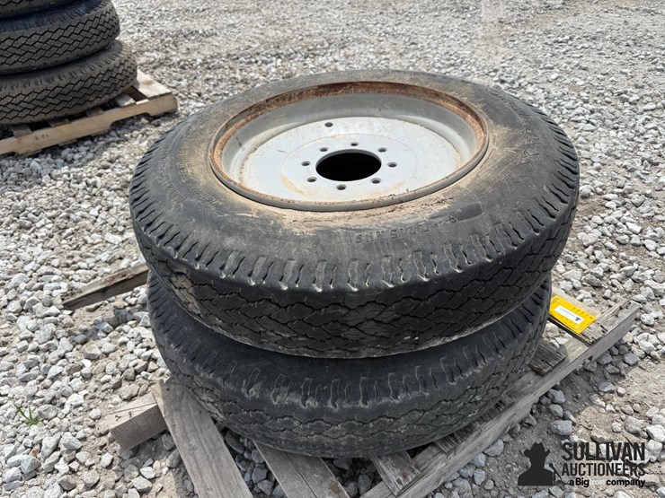 galaxy-9-22.5-tires-on-kinze-8-bolt-wheels-(bid-per-unit)-image-2