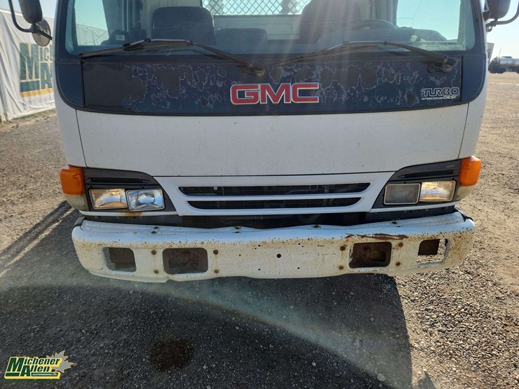 2005-gmc-w5500-image-29