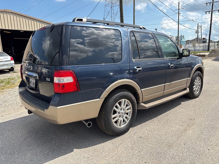 2013-ford-expedition-image-3