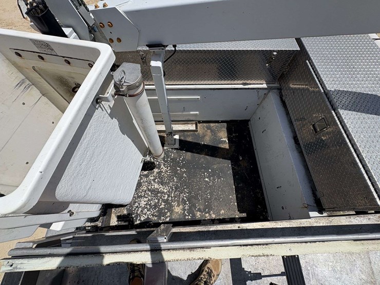 2012-altec-at200a-image-41