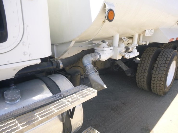 2013-international-ct660-t/a-water-truck-image-16