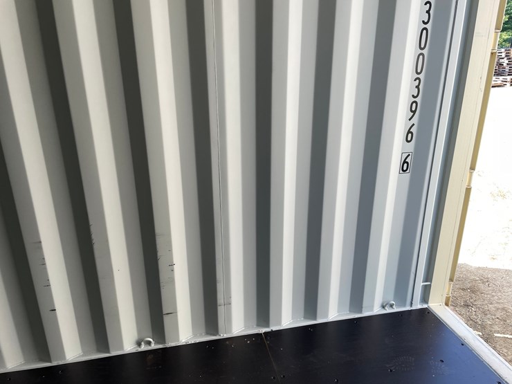 #405-•-20'-shipping-container-image-24