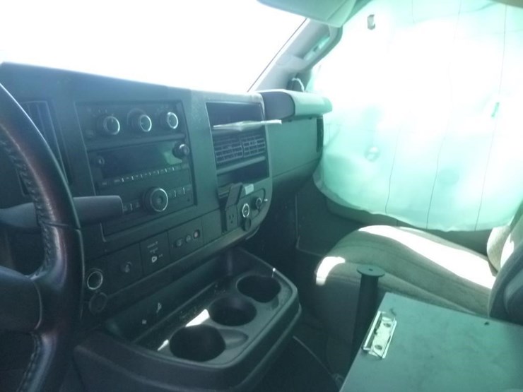 2015-chevrolet-express-2500-image-10