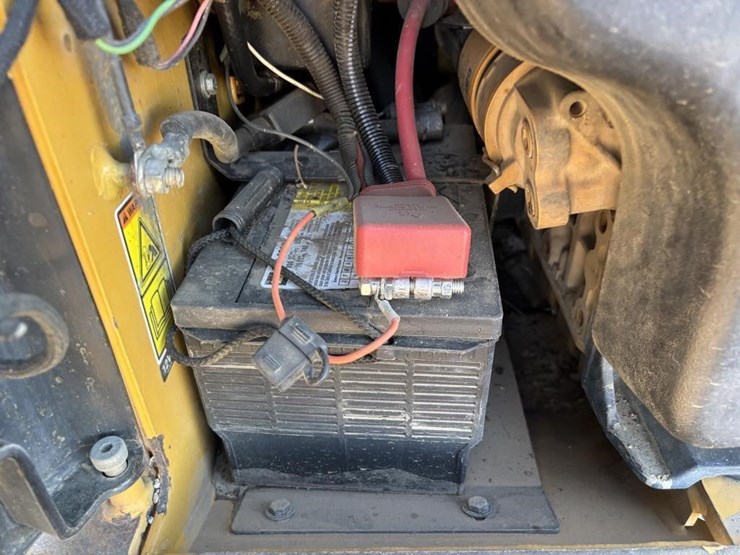 2016-caterpillar-259d-image-35