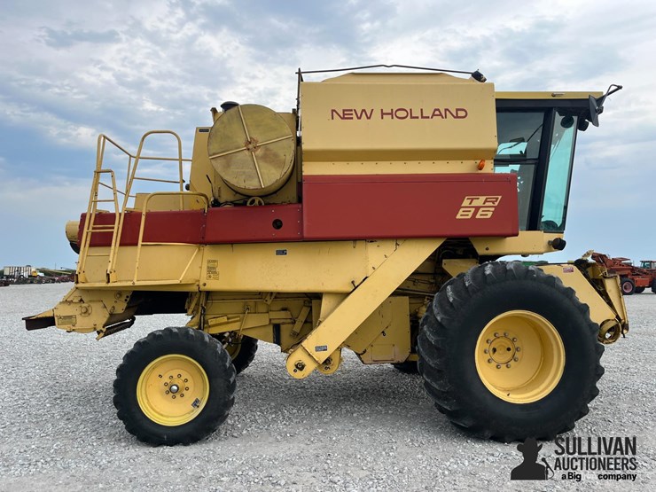 new-holland-tr86-image-4