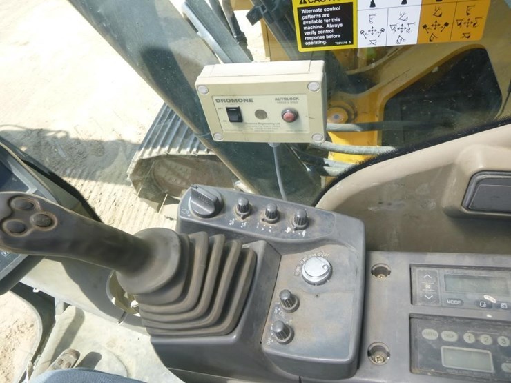 2011-deere-225d-lc-image-12