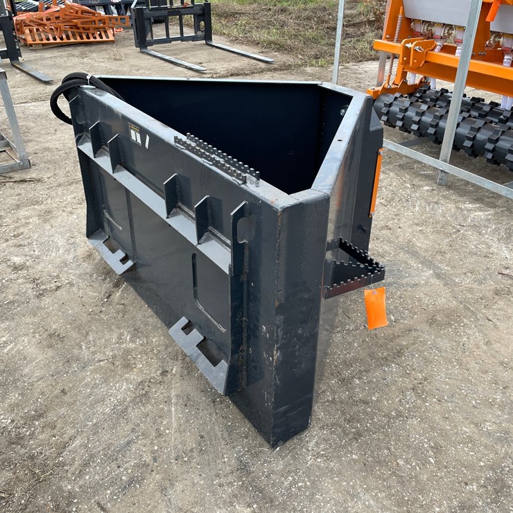 #9792 • Wolverine Skid Steer Concrete Shooter Attachment