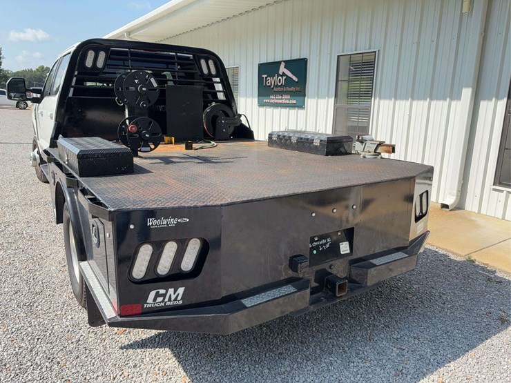 2025-ford-f350-image-13