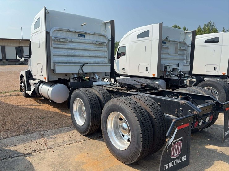 2022-kenworth-t680-image-6