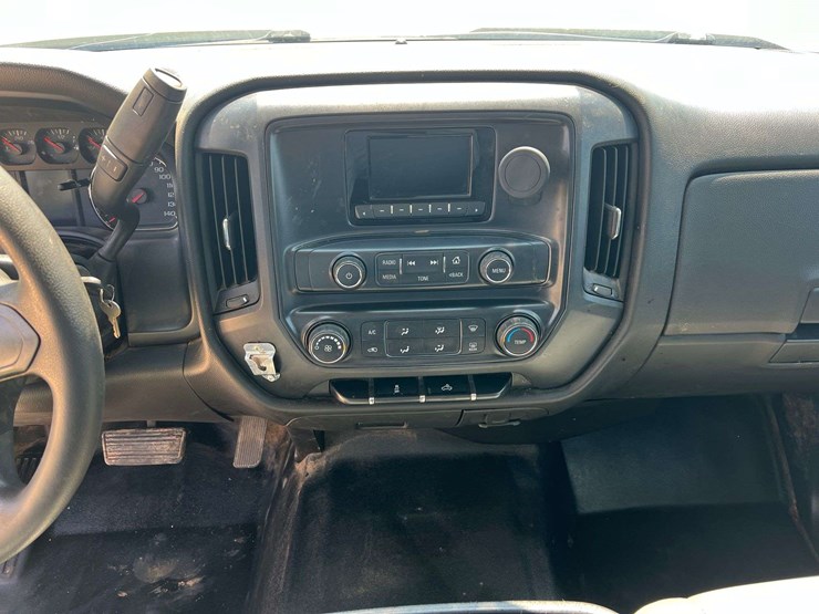 2015-chevrolet-silverado-2500hd-image-13