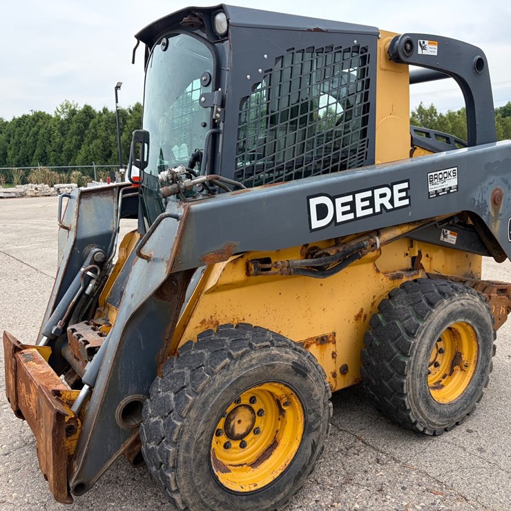 DEERE 326D
