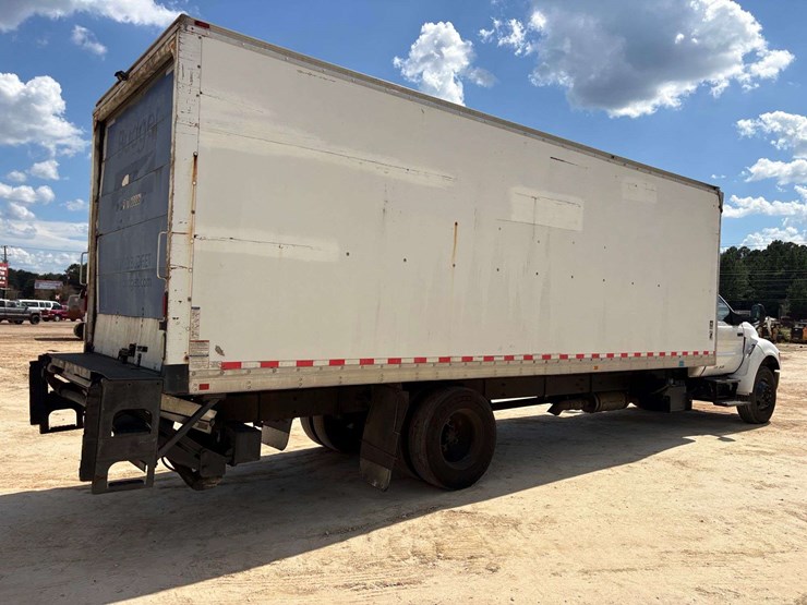 2013-ford-f750-image-3