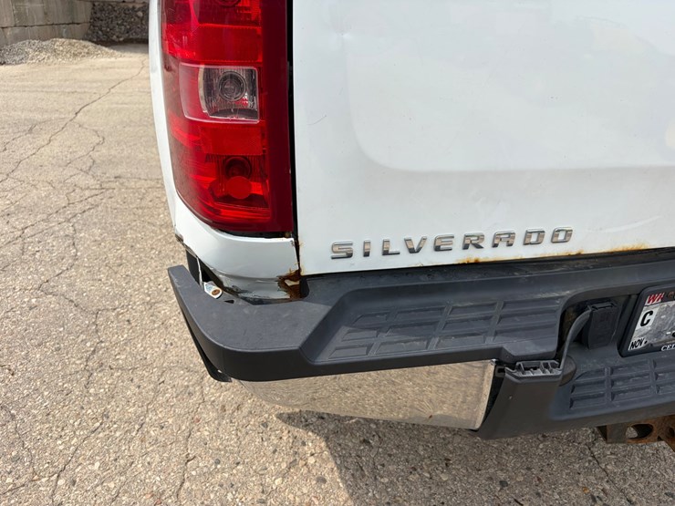 2014-chevrolet-3500-image-7