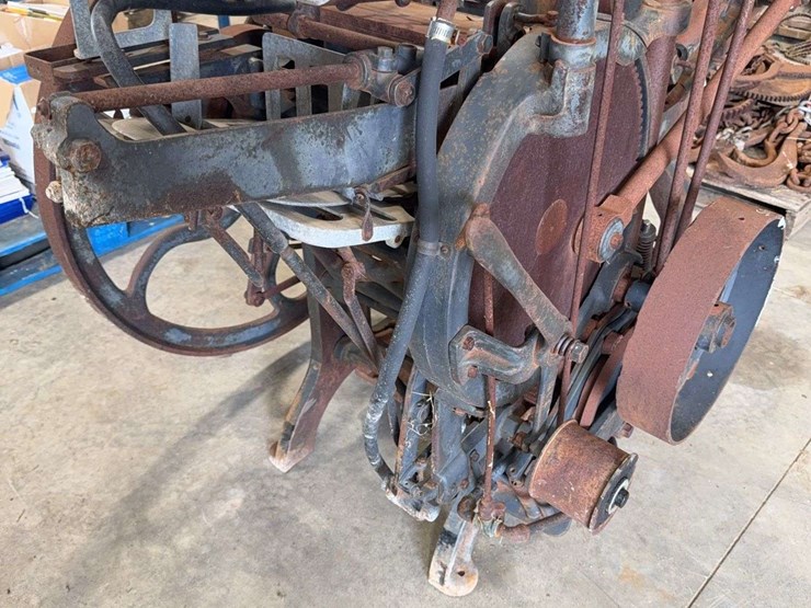 the-chandler-&-price-co.-printing-press-image-7