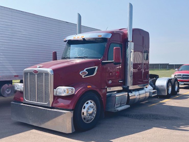 2022-peterbilt-567-image-1