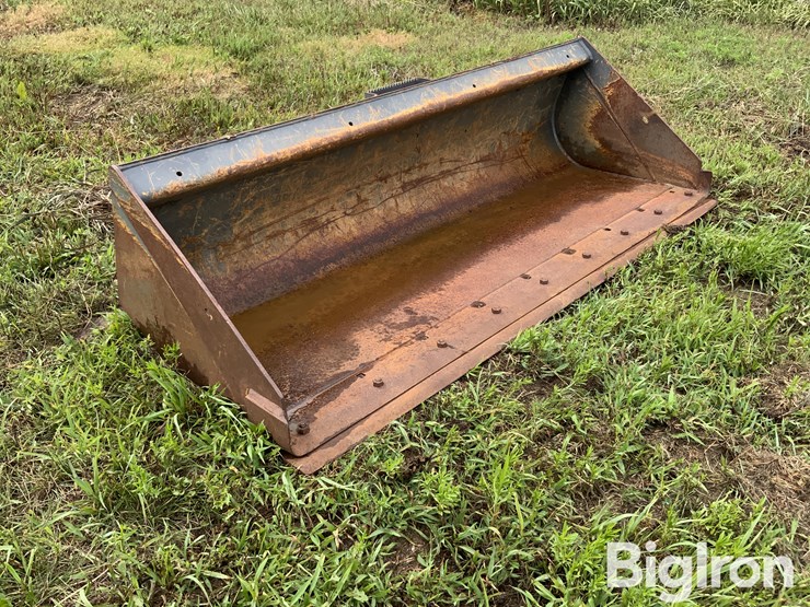 cnh-78"-heavy-duty-low-profile-skid-steer-bucket-image-3