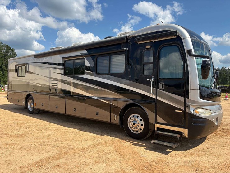 2003-freightliner-xc-fleetwood-revolution-diesel-pusher-motor-home-(65,650-miles)-image-4