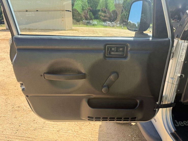 2003-jeep-wrangler-image-12