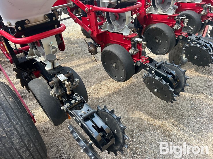 2013-massey-ferguson-8180-16r30-planter-image-15