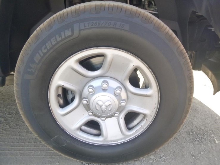 2016-dodge-3500-image-28