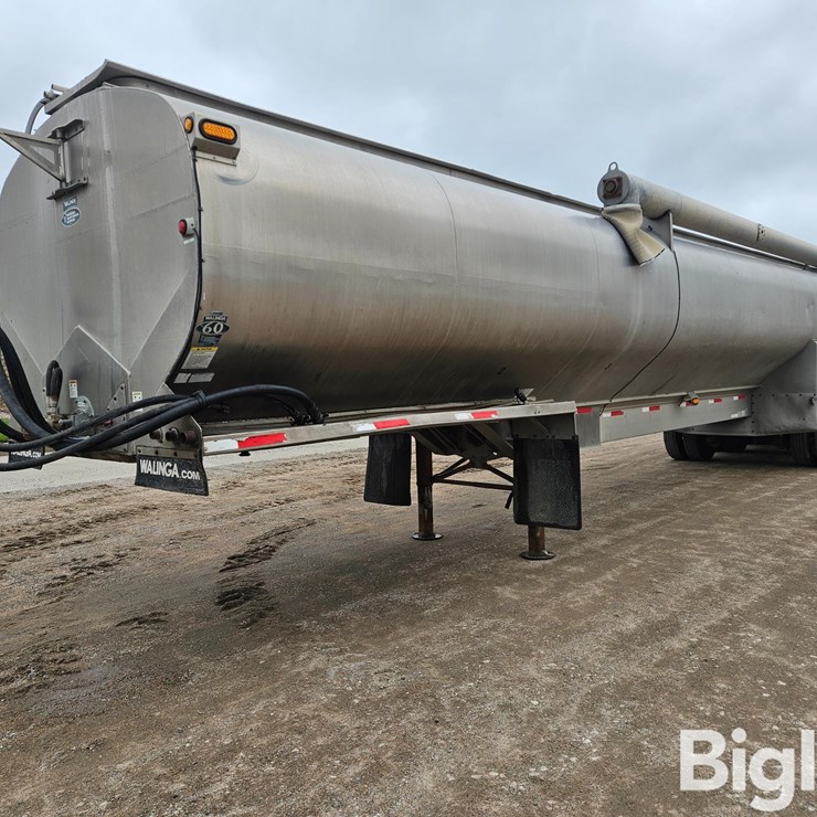 2014 Walinga HAT-47-44102 Tri/A Bulk Aluminum Feed Trailer